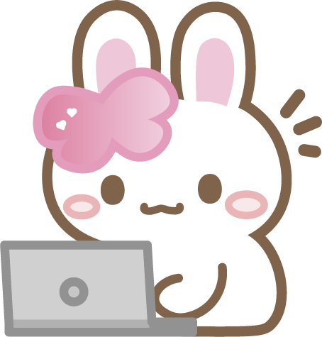 パソコンで作業するうさぎ